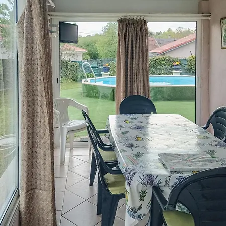 2 Bedroom Stunning In *